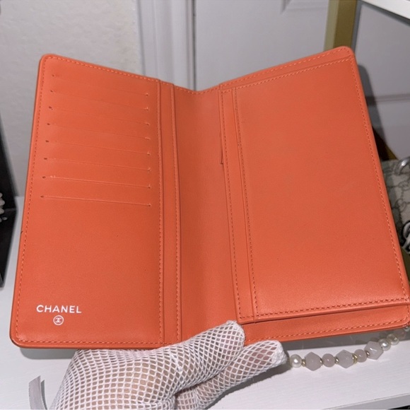 💯 Authentic Chanel Patent Leather wallet - Picture 3 of 11